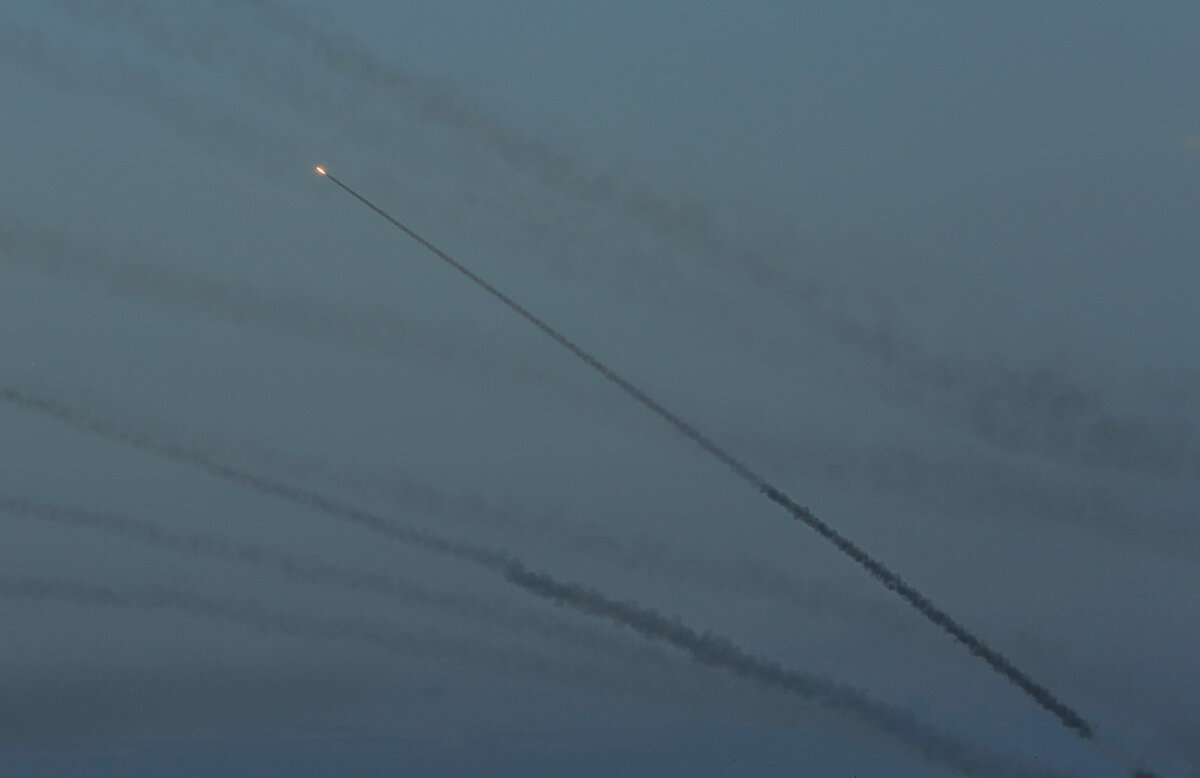 İsrail basınına göre atılan roketlerden bazıları Askalan (Aşkelon), Usdud (Aşdod) kentlerine isabet etti.