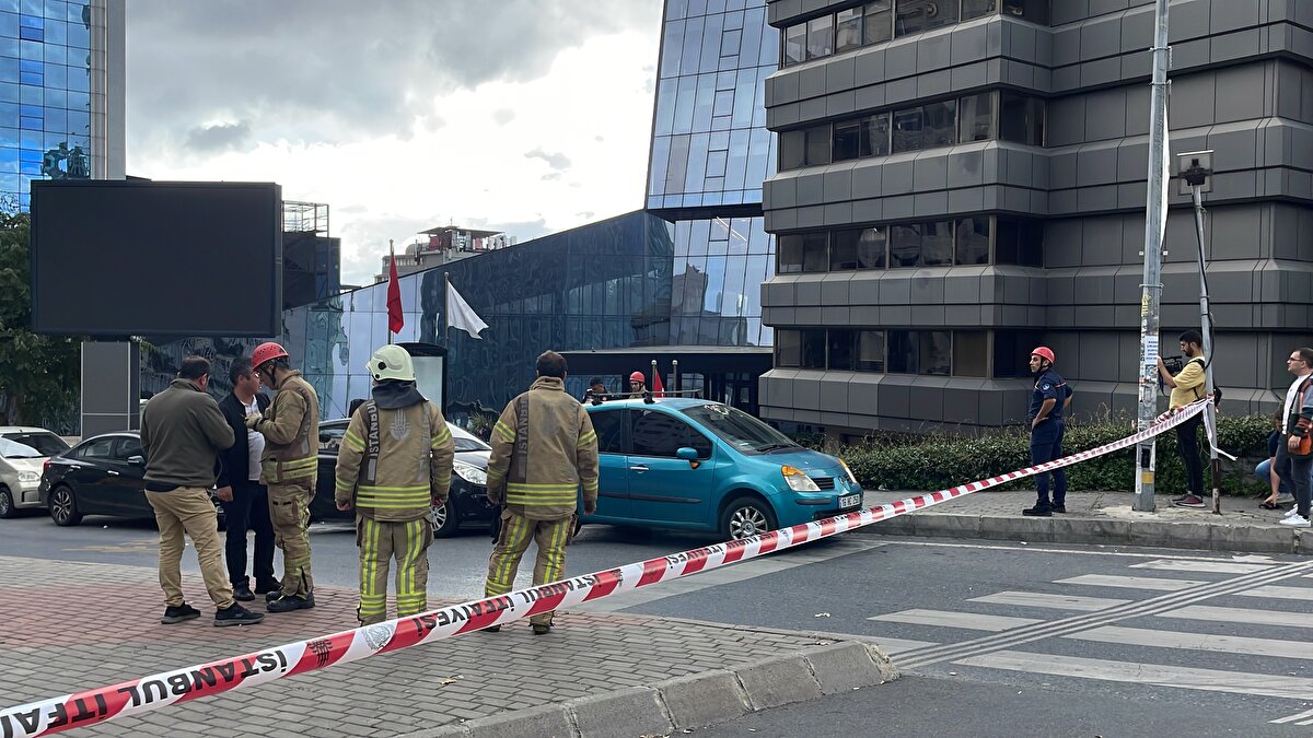 İtfaiye ekiplerince bulunduğu yerden çıkartılan Gülcan N, sağlık görevlilerince yapılan ilk müdahalenin ardından ambulansla hastaneye kaldırıldı.