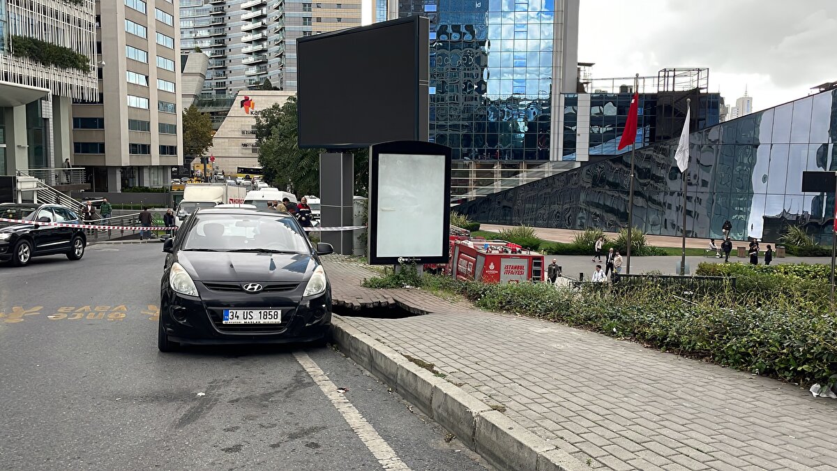 Haber verilmesi üzerine olay yerine sağlık, itfaiye ve polis ekipleri sevk edildi.