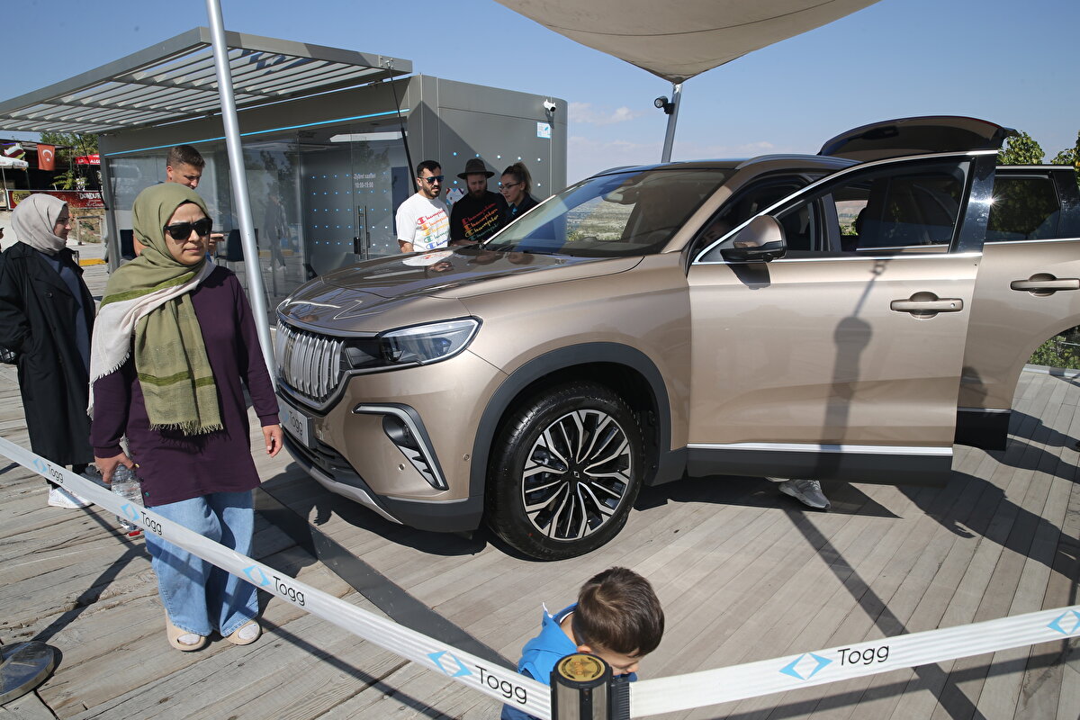 Araçla test sürüşü yapan Ürgüp Belediye Başkanı Mehmet Aktürk, gazetecilere, Türkiye'nin son yıllarda teknoloji alanında önemli hamleler gerçekleştirdiğini, bunun en özel örneklerinden birinin de yerli otomobil olduğunu söyledi.