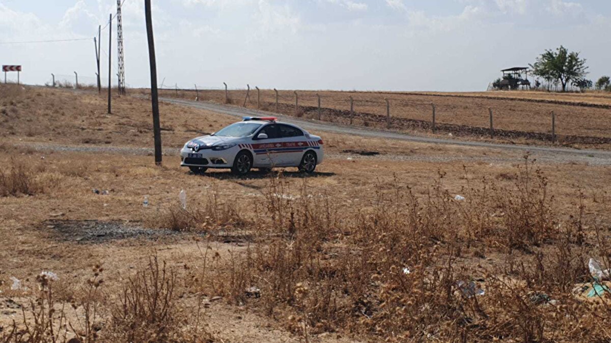 Bir yakınlarının taziyesine giden Zeki K. idaresindeki 34 VE 7490 plakalı otomobil, kontrolden çıkarak takla attı.