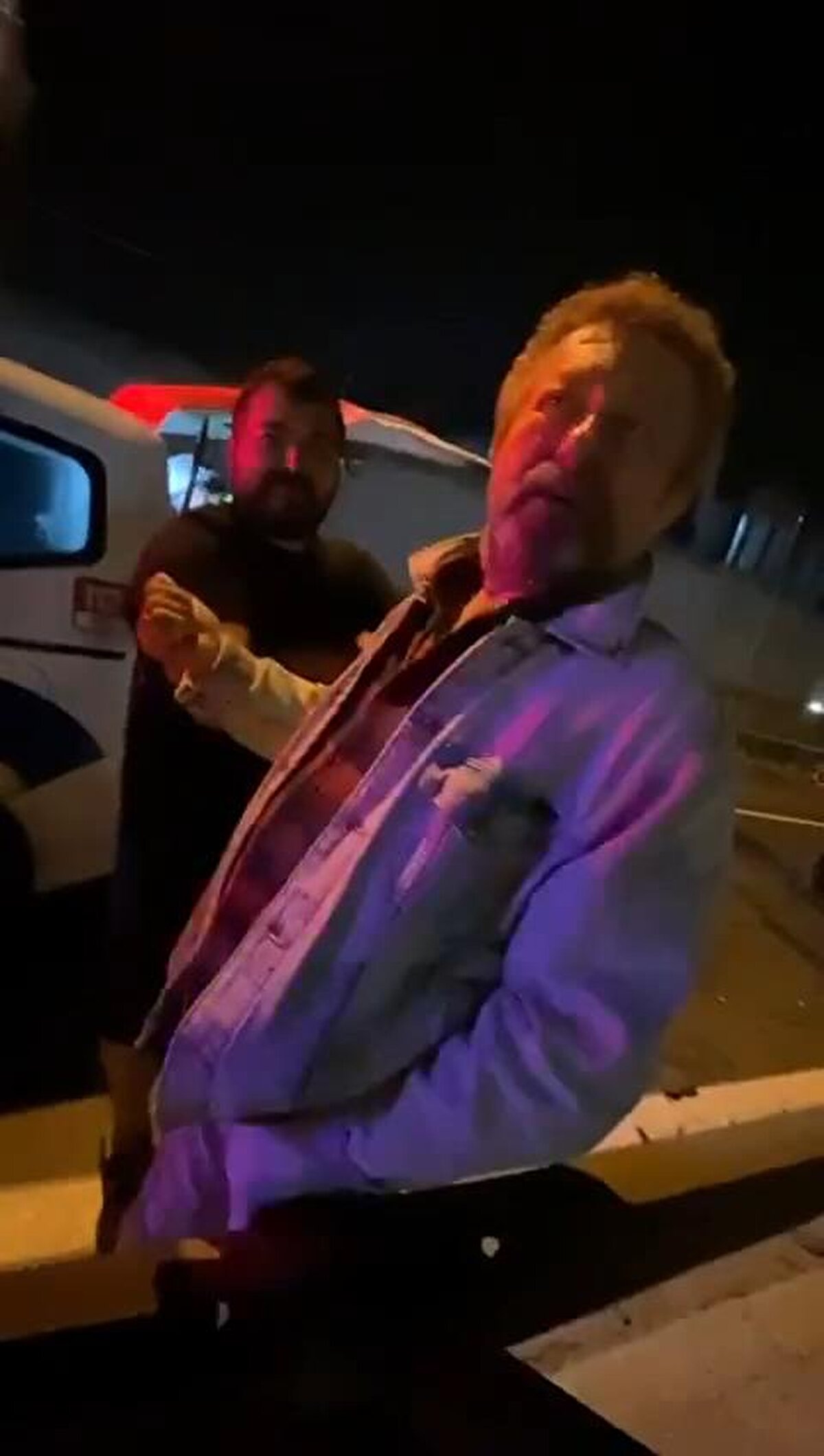 Kaza, dün gece saat 03.50 sıralarında, Şile Otoyolu Parseller yol ayrımı yan yolda meydana geldi. Ünlü oyuncu Erkan Can, alkollü halde kullandığı aracıyla seyir halindeyken direksiyon hakimiyetini kaybetmesi sonucu demir bariyerlere çarptı.