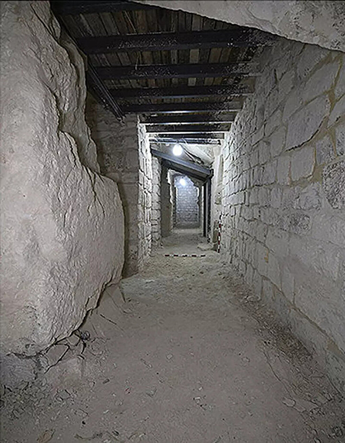 Ekip başlangıçta piramidin altyapısını sağlamlaştırmak ve çökmesini önlemek için yola çıktı. Ekip, 3D lazer taramayı kullanarak piramidin içinde detaylı araştırmalar yaptı.<br><br>