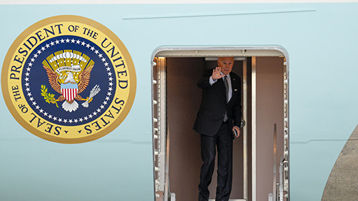 Joe Biden'ın uçağı İsrail'e indi. 