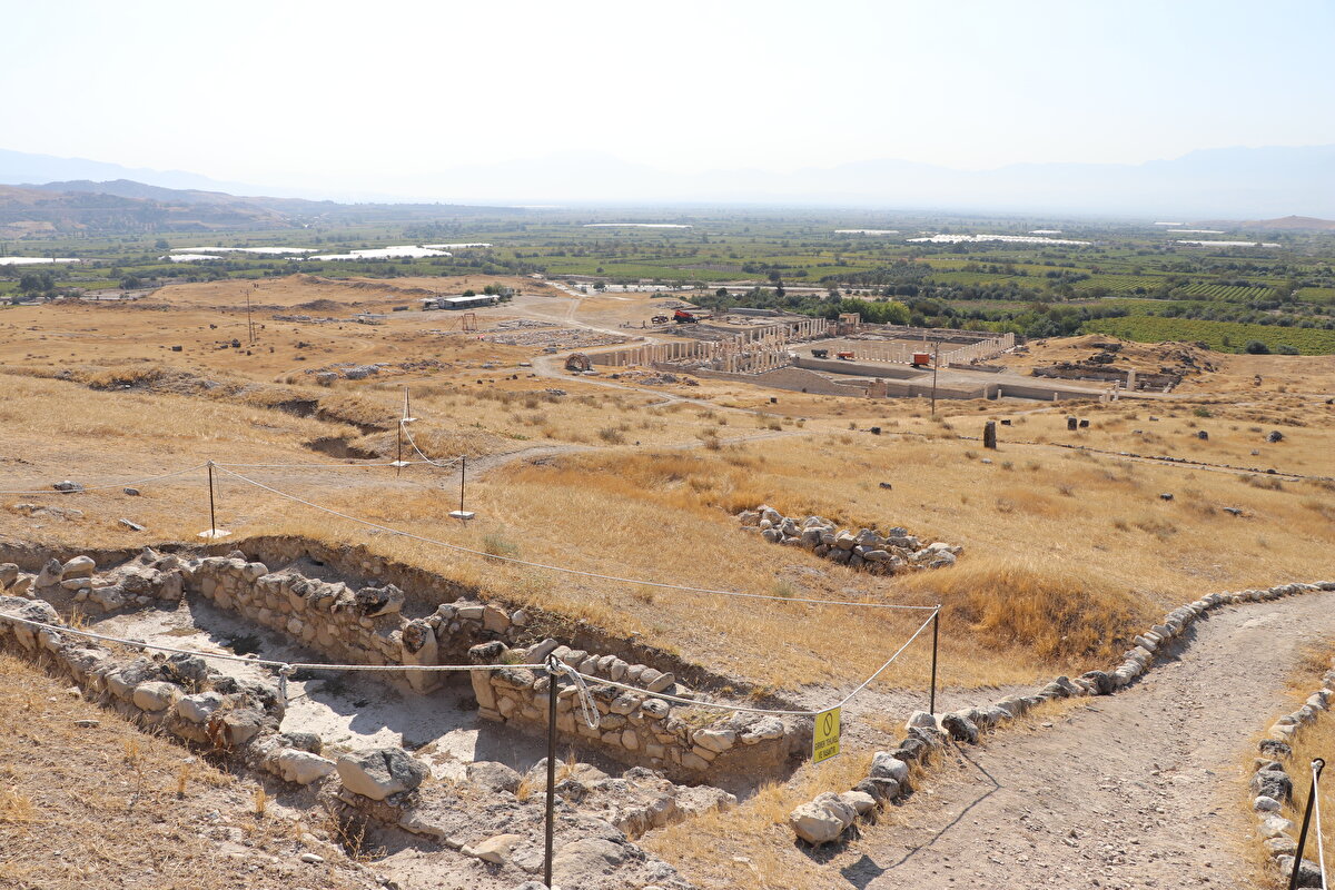 Antik kentte, Pamukkale Üniversitesi Arkeoloji Bölümü Öğretim Üyesi Prof. Dr. Bahadır Duman başkanlığında 11 yıl önce başlatılan kazı çalışmaları sürüyor.<br><br>