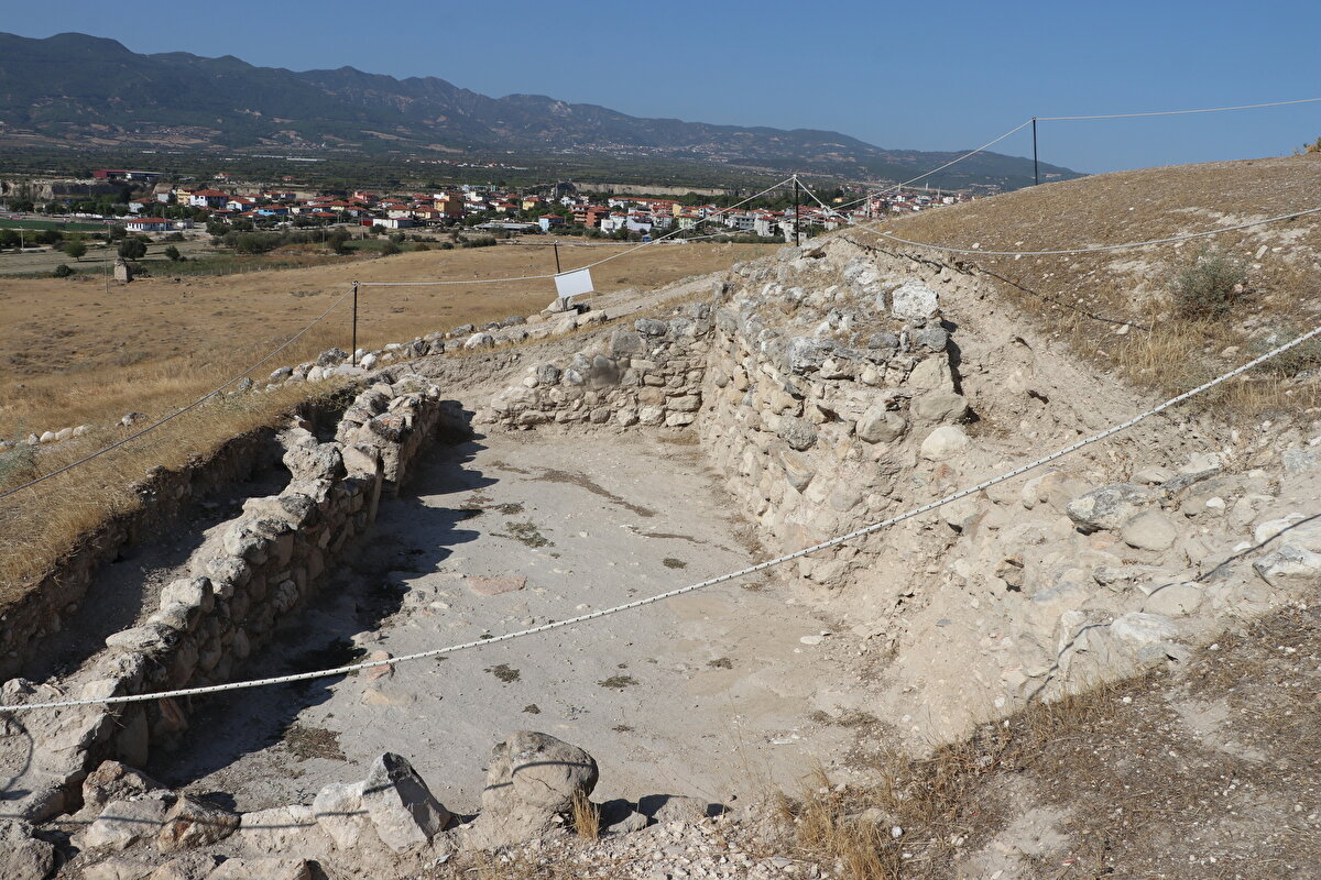 Siperin, 5 Temmuz 1920'de Manisa'nın Alaşehir ilçesi üzerinden ilerleyerek Buldan'ın köylerini işgal eden ve Büyük Taarruz ile bölgeden çekilmek zorunda kalan Yunan güçlerince kazılıp kullanıldığı belirlendi.<br><br>