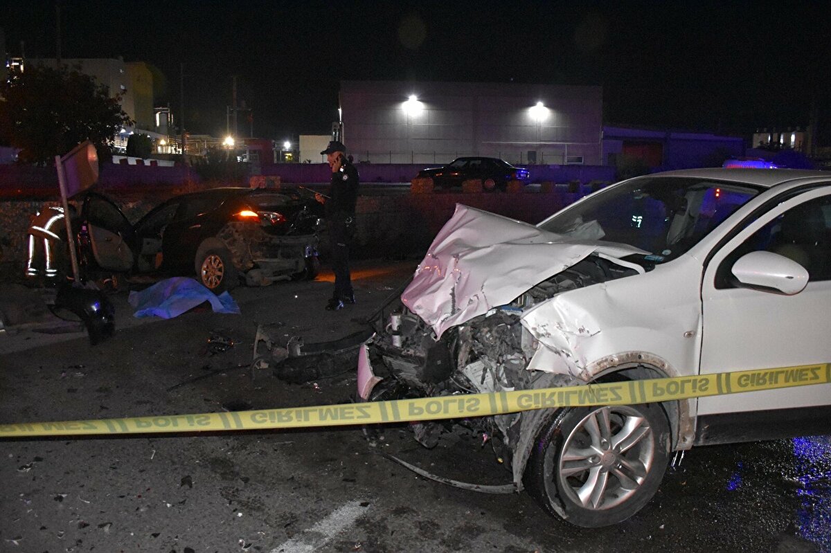 Öte yandan kazanın Kenan Işık'ın 2 çocuğunun annesi eşine sürpriz yaparak İzmir il merkezine açık hava sinemasına götürürken meydana geldiği öğrenildi.