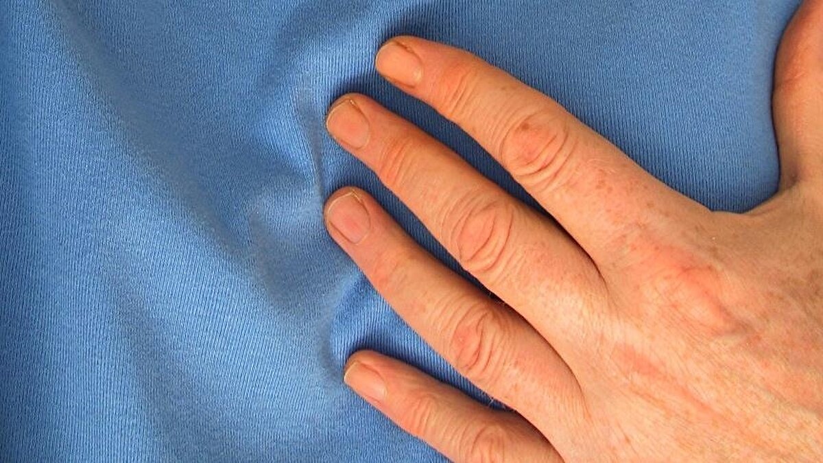 Her göğüs ağrısı, kalp krizi belirtisi olmayabilir. Mide, akciğerler ve hatta ayaklarda ortaya çıkabilecek bazı belirtiler, dolaşım sistemindeki sorunların da habercisi olabilir. İşte hafif deyip geçilmemesi gereken o belirtiler…<br><br>