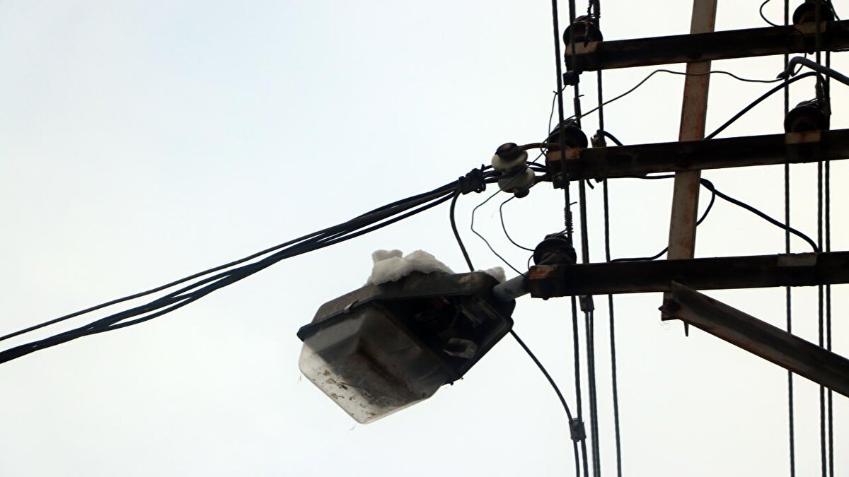 ESENYURT<br><br>NO: 35116903<br><br>İSTANBUL ESENYURT ilce MERKEZ-AKÇABURGAZ mah 3069., 3088., AKÇABURGAZ sk bölgelerinde 24102023 09:00:00 - 24102023 16:00:00 saatleri arasında Bakım Çalışması-Kapsamlı TM Bakımı Sebebi ile İş Sağlığı ve Güvenliği’ni de gözeterek elektrik kesintisi yapılacaktır.<br><br>NO: 35116935<br><br>İSTANBUL ESENYURT ilce MERKEZ-ORHAN GAZİ mah 1649. sk bölgelerinde 24102023 09:00:00 - 24102023 17:00:00 saatleri arasında Yatırım Yeni TM Tesisi Sebebi ile İş Sağlığı ve Güvenliği’ni de gözeterek elektrik kesintisi yapılacaktır.<br><br>NO: 35118648<br><br>İSTANBUL ESENYURT ilce MERKEZ-YUNUS EMRE mah 269., 270., 285., AVNİ ANIL, KEMAL PAŞA sk İNCİRTEPE mah 270., 271., 272., 273., ATALAY, KEMAL PAŞA sk bölgelerinde 24102023 10:00:00 - 24102023 12:00:00 saatleri arasında AboneŞube Bağlantısı Sebebi ile İş Sağlığı ve Güvenliği’ni de gözeterek elektrik kesintisi yapılacaktır.