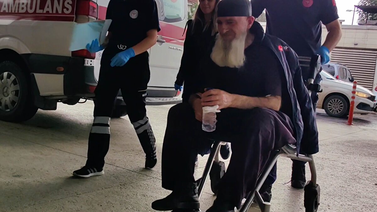 Bursa'nın İnegöl ilçesinde ev sahibi Ahmet Ö., kira bedelinin 1800 TL'den 3 bin 600 TL'ye artırılmasını kabul etmeyen kiracısı Selamettin K.'yı önce darp etti, ardından ısırdığı parmağını kırdı. Ev sahibi gözaltına alınırken, kiracı ise hastaneye kaldırıldı.