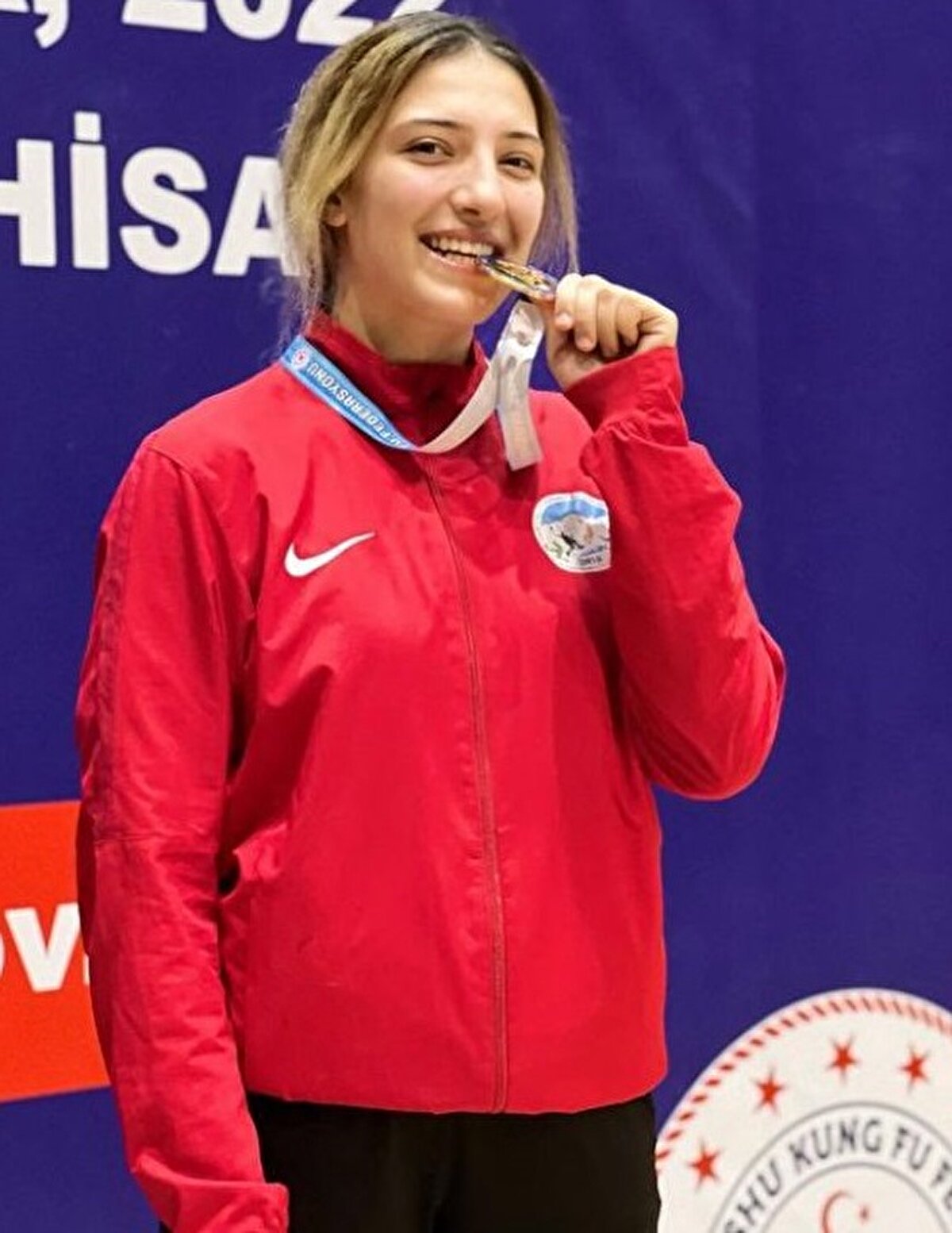 Öner, kaza sırasında alkollü olduğunu belirterek, "Aracı ben kullanıyordum, alkollü olduğum doğrudur. Gözümü açtığımda hastanedeydim. Kazanın nasıl meydana geldiğini hatırlamıyorum. Olay nedeniyle çok üzgünüm" dedi.