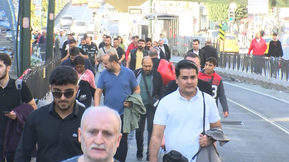 Her iki yönde de tramvay seferleri kontrollü olarak sağlandı. Laleli tramvay durağına gelip tramvaya binmek isteyen yolcular anonslar ile bilgilendirildi. 