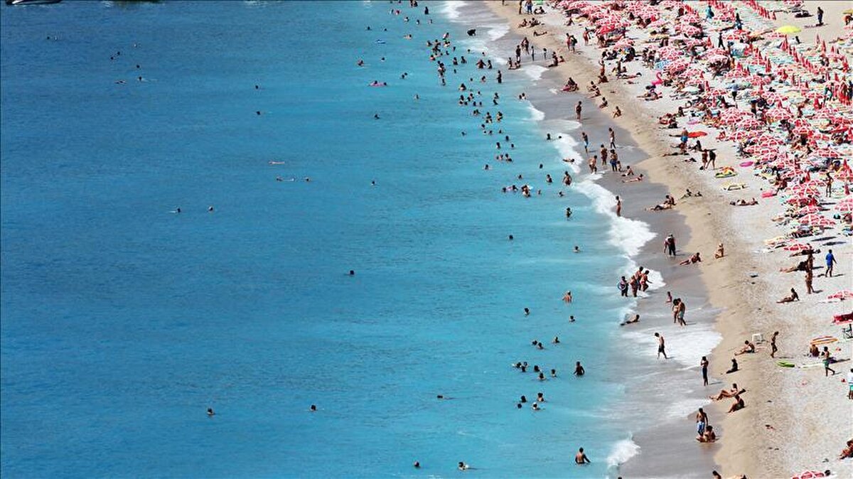 15 Temmuz Pazartesi : Hafta sonu ile birlikte 3 gün tatil.