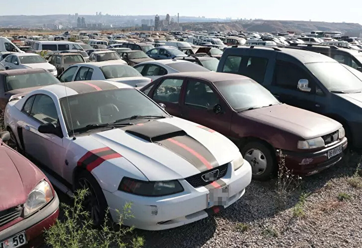 İcra dairesince tasfiye edilmesine karar verilen mala ilişkin bilgiler, tasfiye dairesine bildiriliyor ve tasfiye dairesince duyuruluyor. Duyuru, Bakanlık Bilgi İşlem Genel Müdürlüğü'nün uygun gördüğü UYAP Bilişim Sistemi'ne entegre portallar vasıtasıyla yapılıyor. Duyuruda; icra dairesi ve dosya numarası, tasfiye dairesi ve dosya numarası, borçlunun adı ve soyadının ilk iki harfi ile Türkiye Cumhuriyeti kimlik numarasının ilk iki rakamı, tasfiye edilecek malın bilgileri, varsa rehin hakkı sahibi ve kamu haczine ilişkin bilgiler ile gerekli diğer bilgiler yer alıyor. Duyuru, tasfiyeye konu malın tasfiye işlemleri sona erince kaldırılıyor.