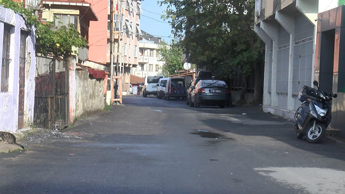  Polat ailesini tanıyan mahalle sakinleri konuştu. Polat ailesinin yaşadığı evler havadan da görüntülendi.<br>