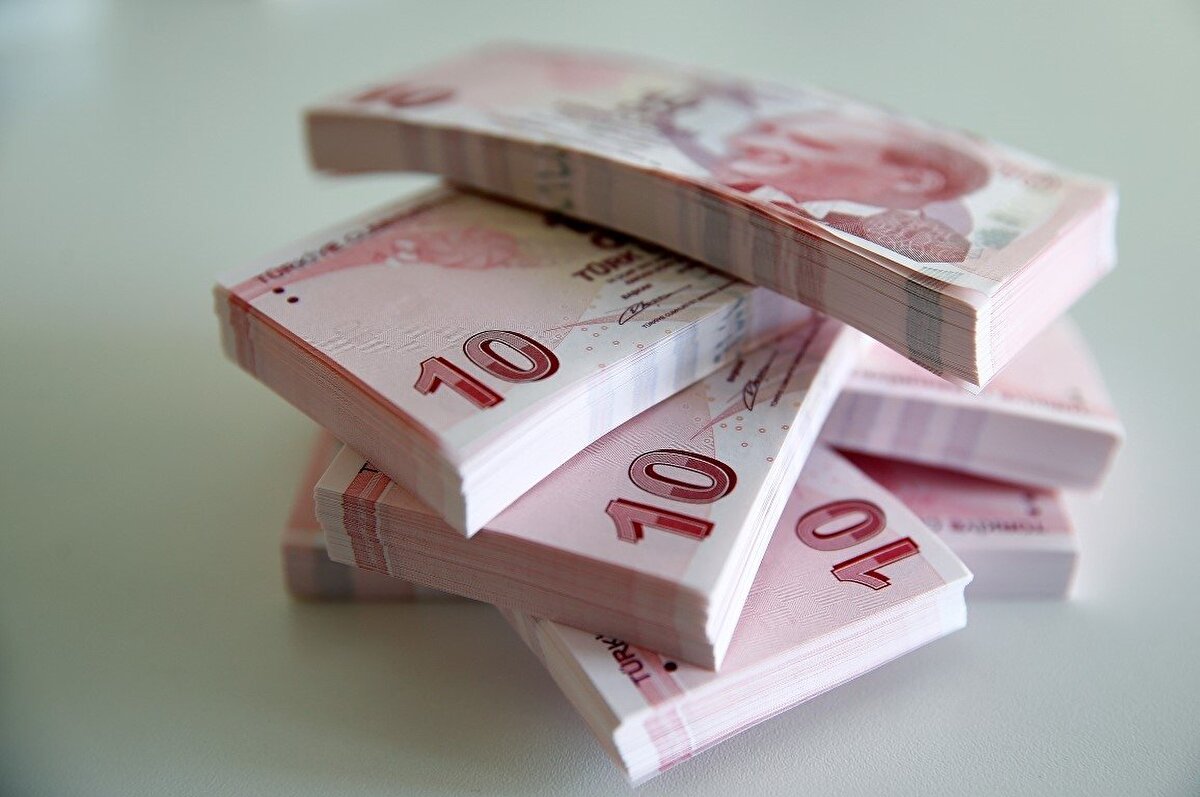 Ekim ayı enflasyon rakamları memur, memur emeklisi, SGK, Bağ-Kur emeklilerinin 4 aylık enflasyon farkı oranı ile iş yerlerine özel kira artış oranlarını da belirledi.Ekim ayında enflasyon aylık yüzde 3,43 olarak gerçekleşti.