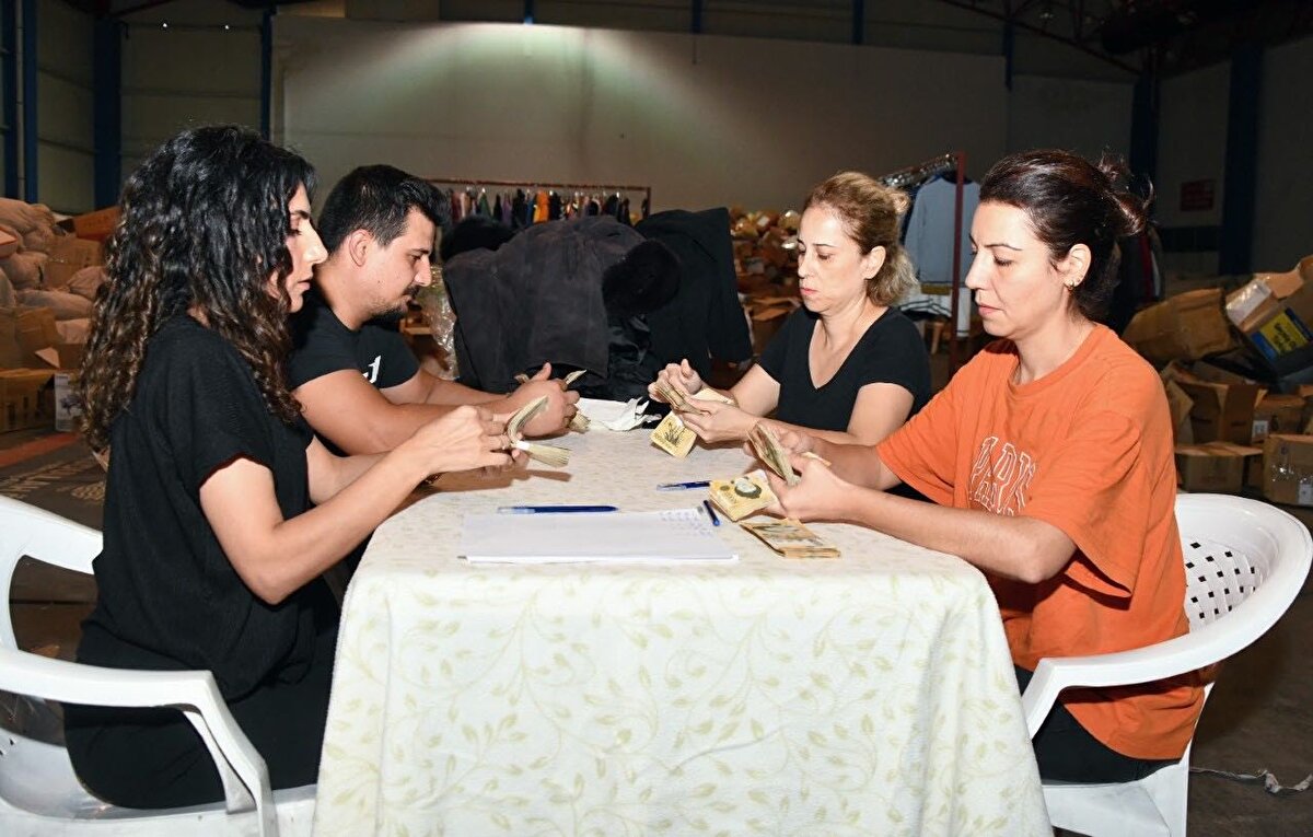 Bulunan para sayılarak, tutanak altına alındı. Ekiplerin bulduğu 22 milyon Güney Kore wonu, Cumhuriyet Şehit Turhan Kara Polis Merkezi Amirliğine teslim edildi.<br><br>