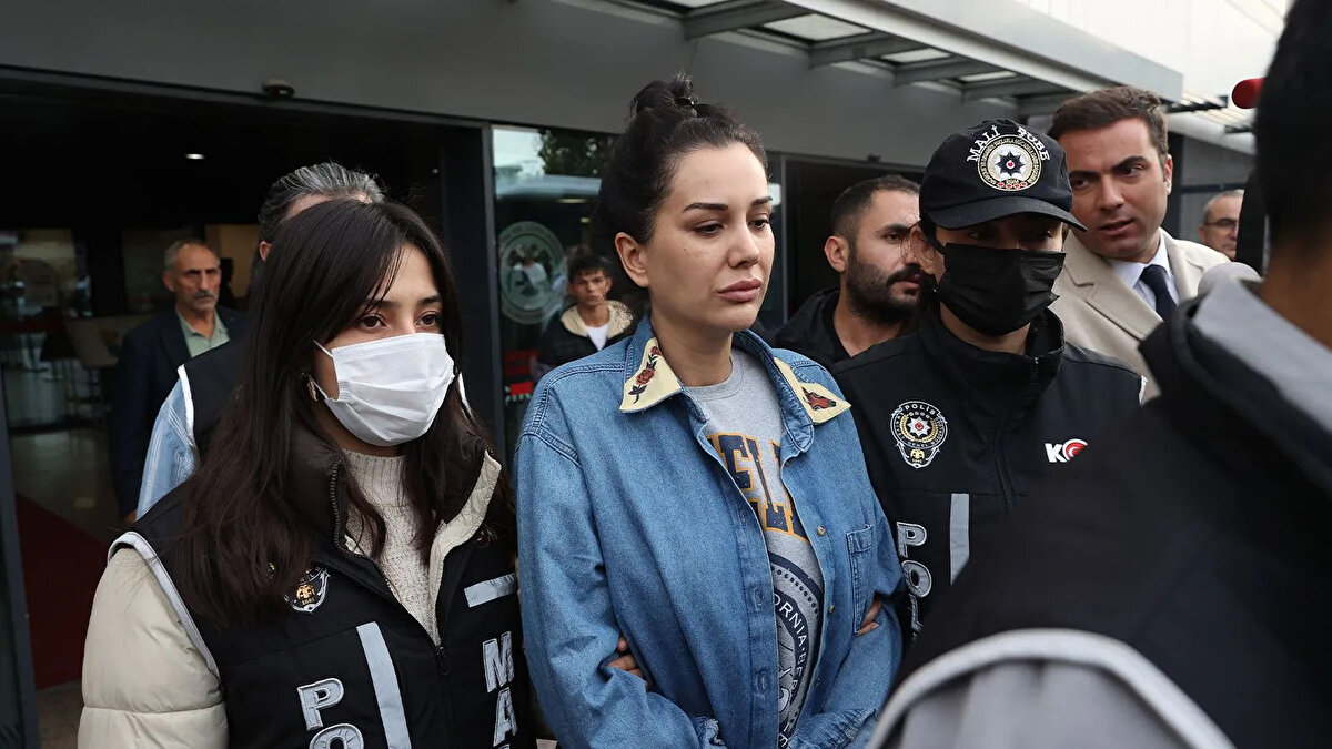 İki tane küçük çocuğu olduğunu dile getiren Dilan Polat, çocuklarının kendisine çok bağlı olduklarını ve şirketlere ilişkin mali konularda hiçbir bilgisi olmadığını iddia etti. Polat ifadesinde, "Fatura kesmeyi bilmem. Şirketlerde mali müşavirler olduğunu biliyorum vergi işleri ile onların ilgilendiğini biliyorum. Bu şirketlere kara para diye tabir edilen yasadışı paraların geldiğini hiç bilmiyorum. Öyle bir şeye şahitlik etmedim. Ben bahsin ne olduğunu bilmem. Gelen paraların yasa dışı bahis ile ilgili bir ilgisi yoktur. Böyle bir şeyi kimseden duymadım. 