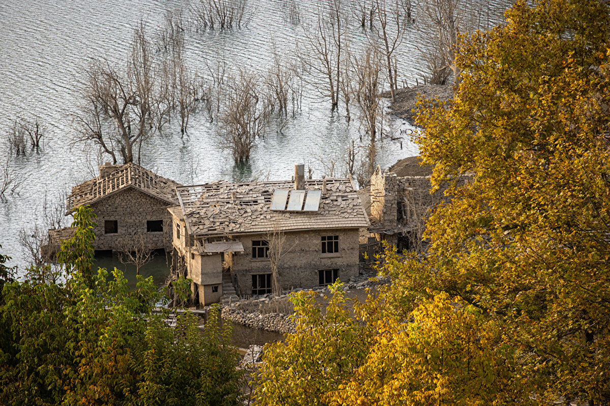 Özellikle sonbaharda kartpostallık görüntüler oluştuğunu belirten Selçuk, "İnsanlar gelip burada fotoğraf ve görüntü çekiyor. İlk defa görenler çok şaşırıyor.
