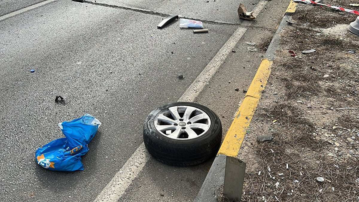 Çevredekilerin ihbarı üzerine bölgeye sağlık, polis ve jandarma ekipleri sevk edildi.