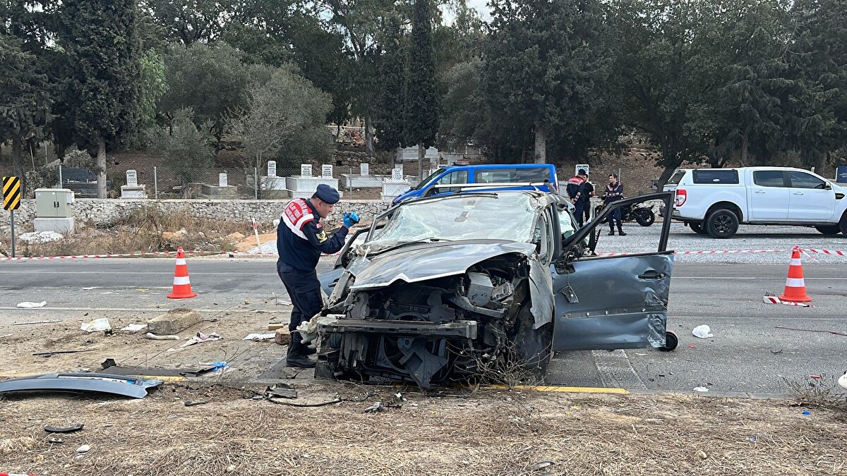 Kaza, saat 10.30 sıralarında Milas- Bodrum kara yolu Adabükü Kavşağı'nda meydana geldi.