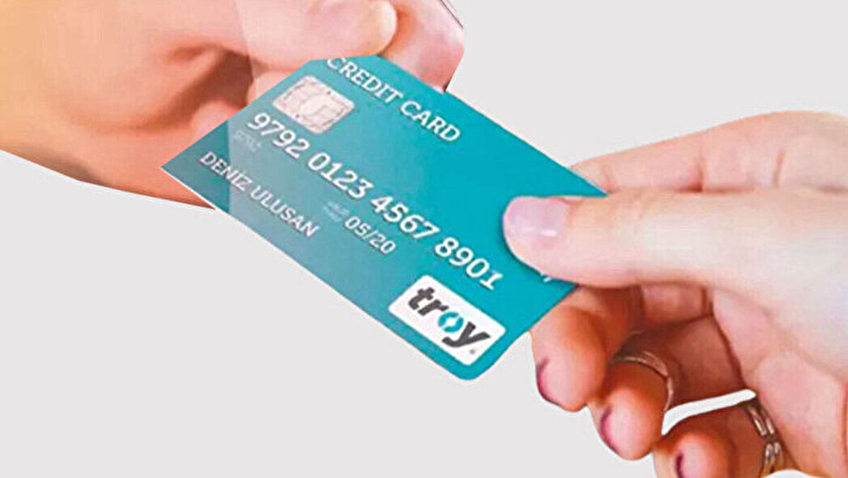 TROY nedir?<br><br>Banka kartı, kredi kartı ve ön ödemeli kartların sağ alt köşesinde yer alan yerli bir ödeme yöntemi.