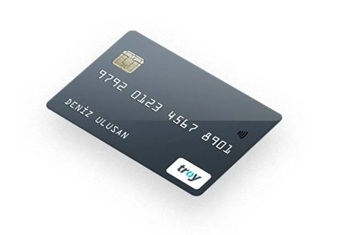 Yurt dışında da kullanılabilir mi?<br><br>TROY kartın arka yüzünde yer alan uluslararası kart şemalarına ait logoların geçerli olduğu yerlerde kullanılabilir.