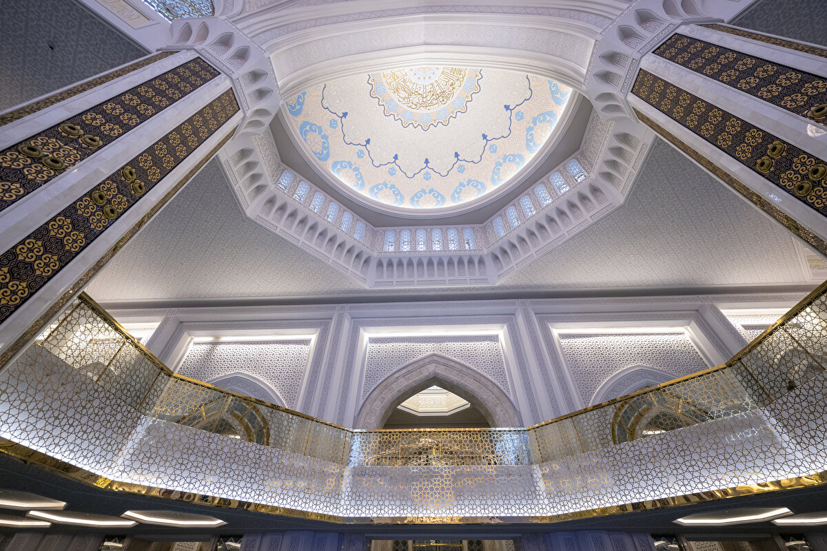 Bünyesinde İslâm Müzesi, kütüphanesi, nikah salonu, Kur’ân-ı Kerîm derslikleri, konferans salonu ve kapalı otoparkı da bulunan Büyük Nur Sultan Camii'nin, kısa süre içerisinde ülkenin yeni sembollerinden biri olarak gösteriliyor.