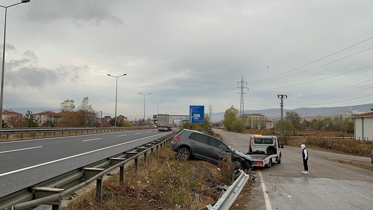 Çevredekilerin haber vermesi üzerine olay yerine sağlık, itfaiye ve polis ekipleri sevk edildi.<br><br>Yaralılar ilk müdahalenin ardından sağlık ekiplerince Çerkeş Devlet Hastanesi'ne kaldırıldı, oradan da Çankırı Devlet Hastanesi'ne gönderildi.<br>