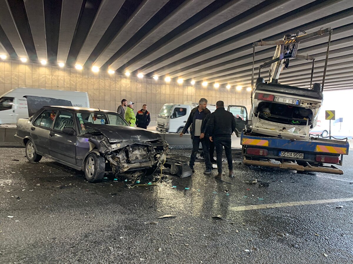 Kaza, saat 15.00 sıralarında Özal Bulvarı Karacaören Alt Geçidi'nde meydana geldi.