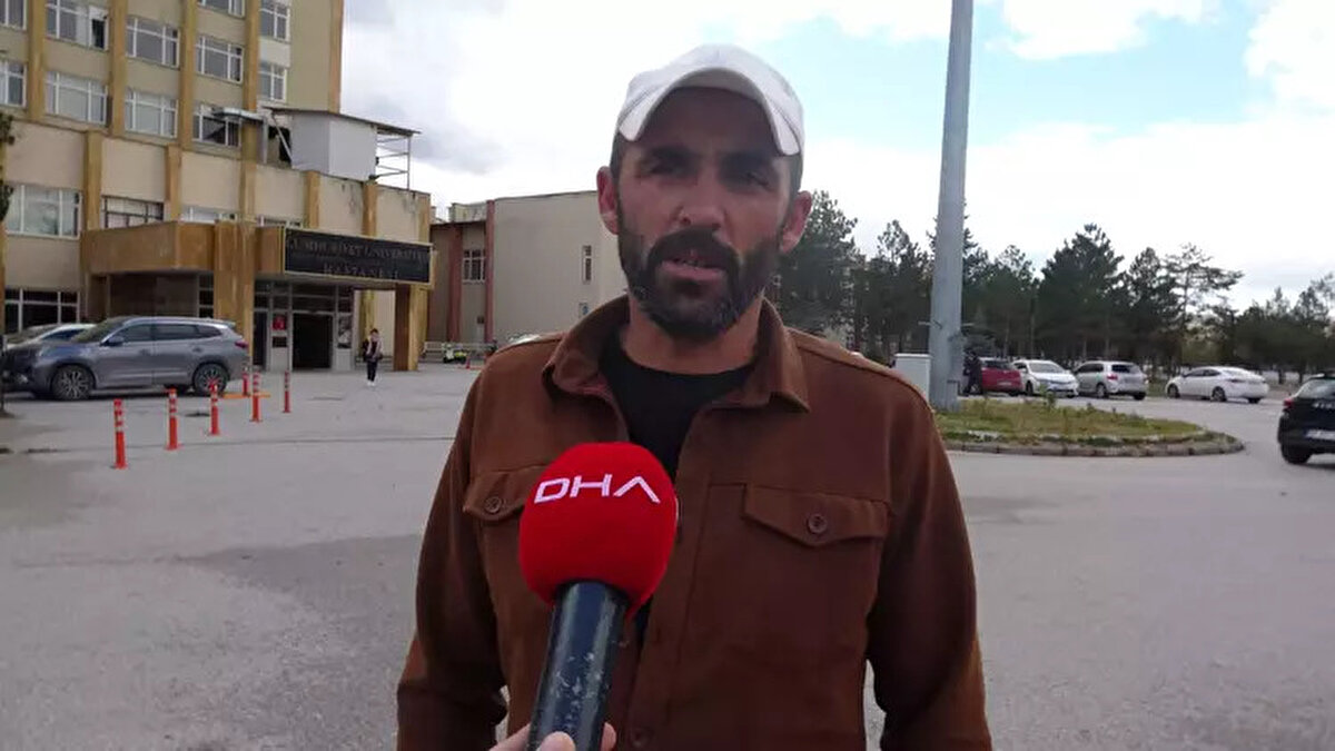 Oğlunun başında ciddi yaralar olduğunu söyleyen Muhammet Akbulut, "Oğlum köpek yaralaması yüzünden günlerdir hastanede yatıyor. Köydeki başıboş köpeklerden bıktık artık.