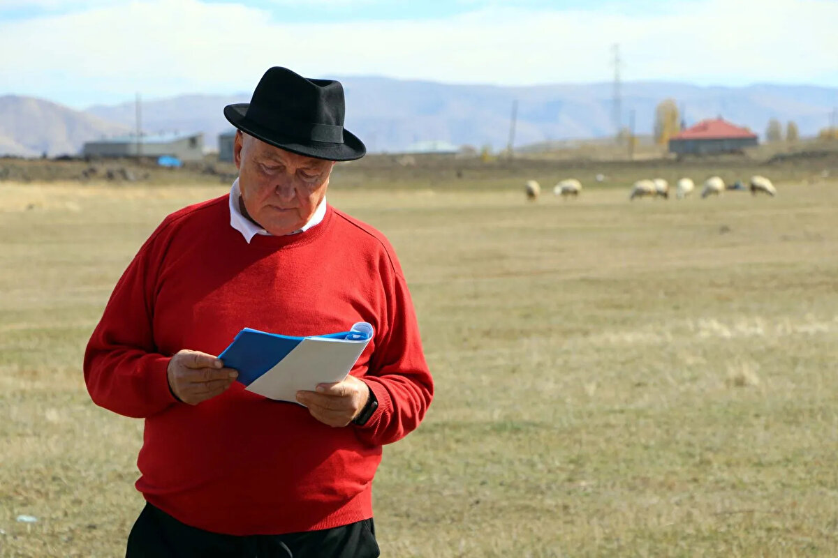 Oysa sadece karot alınarak bakılıyor. Sorun karotta değil. Sorun omurganın, yapının kurulumu uygun mu, yer seçimi doğru mu değil mi? Van belediyeleri gün geçirmeden jeofizik laboratuvarlarını kurmalı.