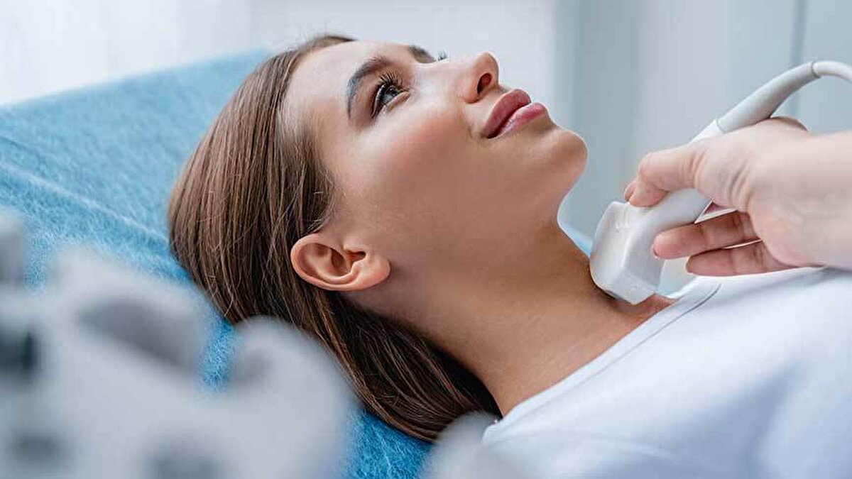 Tiroid hastalıkları hakkında konuşan Kataray; 'Tiroid çok önemli bir organımızdır. Vücuttan hiç alınmaması lazımdır.' diyerek hipo tiroidi ve hiper tiroidi açıkladı.