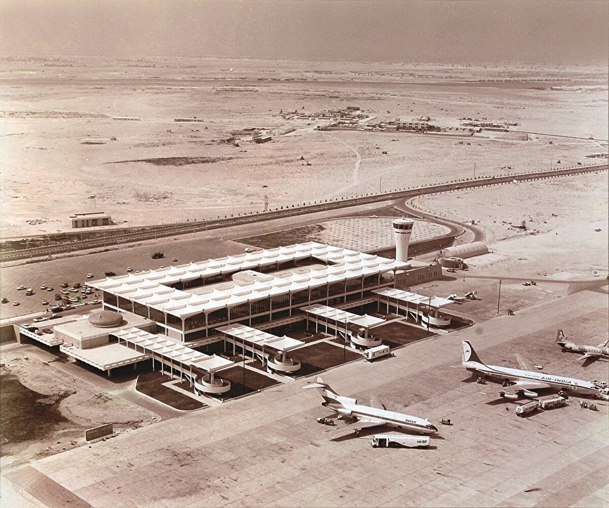 Dubai Uluslararası Havaalanı, 1971. İlk havaalanının yalnızca dört kapısı vardı.