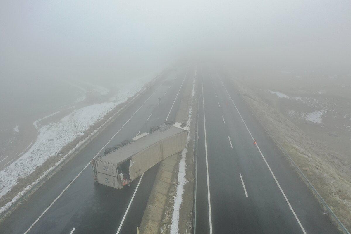 Öte yandan, kazanın sis nedeniyle meydana geldiği öne sürüldü.