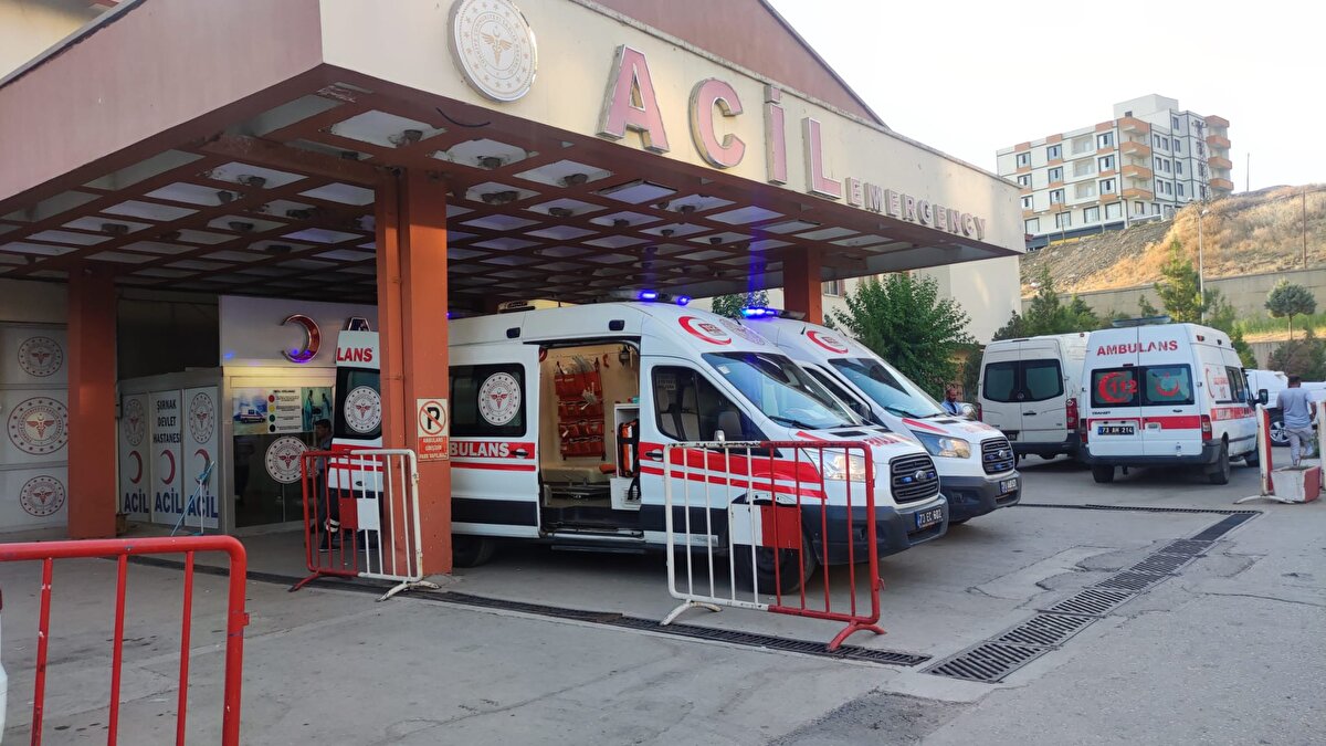 Yaralılar, ilk müdahalenin ardından Cizre Devlet Hastanesi ve Şırnak Devlet Hastanesi'ne kaldırılarak tedaviye alındı.