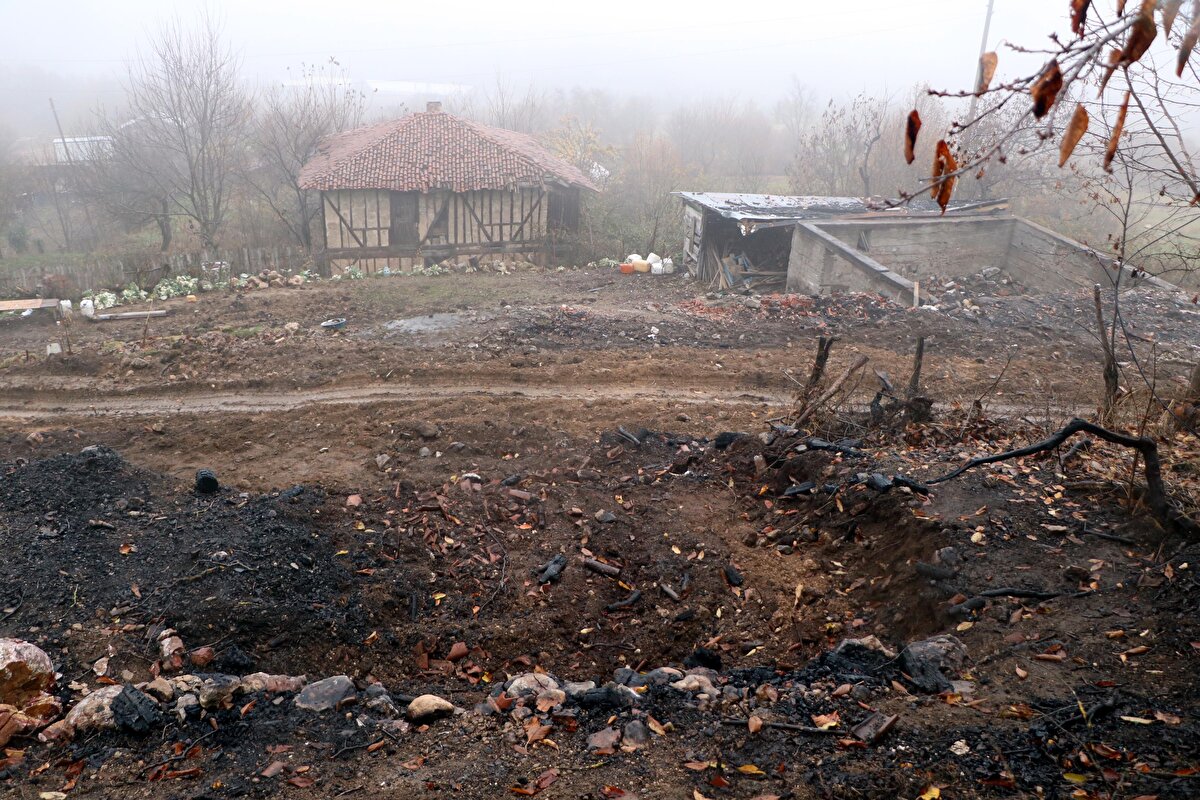 Merkeze bağlı Muratlar köyünde arka arkaya yaşanan yangınlar, korkuya neden oldu. 17 Kasım'da Mehmet Sağlam'a ait ev, 28 Kasım ve 1 Aralık'ta Çetin Düner'e ait samanlık ve kuruluk, 4 Aralık'ta Şerife Akbaş'a ait kuruluk ve odunluk ile son olarak sabah erken saatlerde de Rasim Evren'e ait ev yandı.