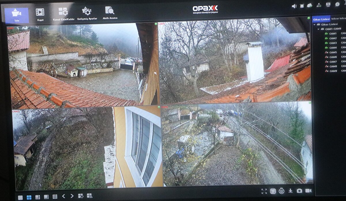 'GELDİĞİMİZDE EV YANMIŞTI'<br>Evleri yanan Rasim Evren'in oğlu Ufuk Evren, sabah saat 06.00'da yangını haber aldığını belirterek, "Bolu merkezde oturuyoruz biz, geldiğimizde ev yanmıştı. Annem, babam ve kız kardeşim evdeydi. Yangının bir nedeni vardır ama jandarma ekipleri bulacaklar. Herkes şu an, 'Yarın akşam acaba benim evim mi yanacak' diye düşünüyor. Herkes evlerine kamera takmak gibi önlemler alıyor" diye konuştu.