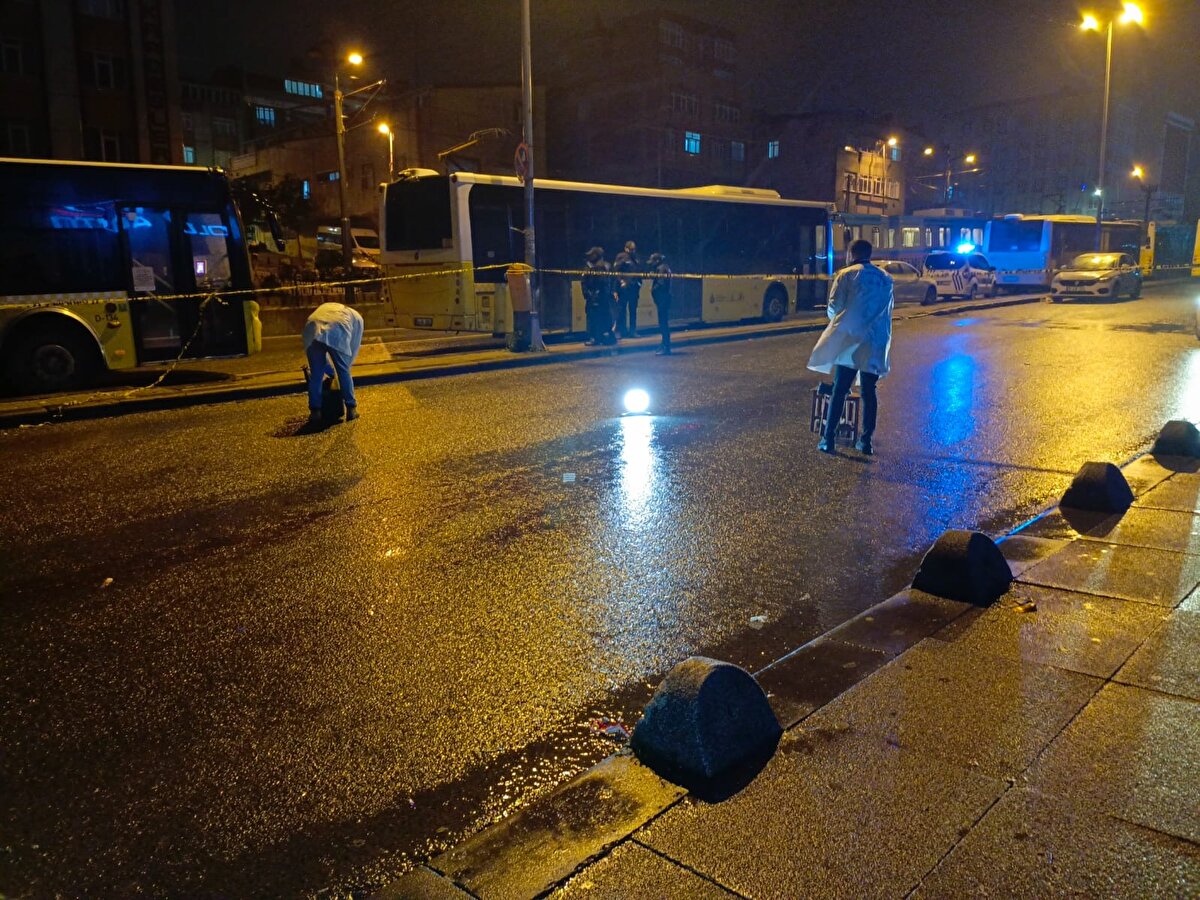 Hastaneye kaldırılan İETT şoförünün hayati tehlikesinin sürdüğü öğrenilirken olayla ilgili inceleme başlatıldı.