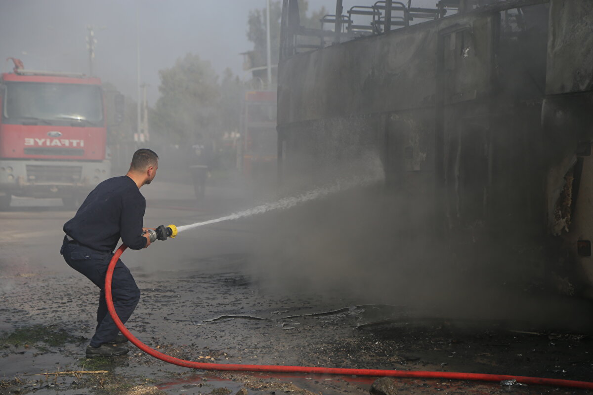 İhbar üzerine bölgeye sağlık, polis ve itfaiye ekipleri sevk edildi.<br>