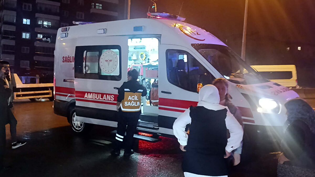 Yaralılar, sağlık ekiplerinin ilk müdahalesinin ardından kentteki hastanelere sevk edildi. Tedaviye alınan yaralıların hayati tehlikesinin bulunmadığı öğrenildi.