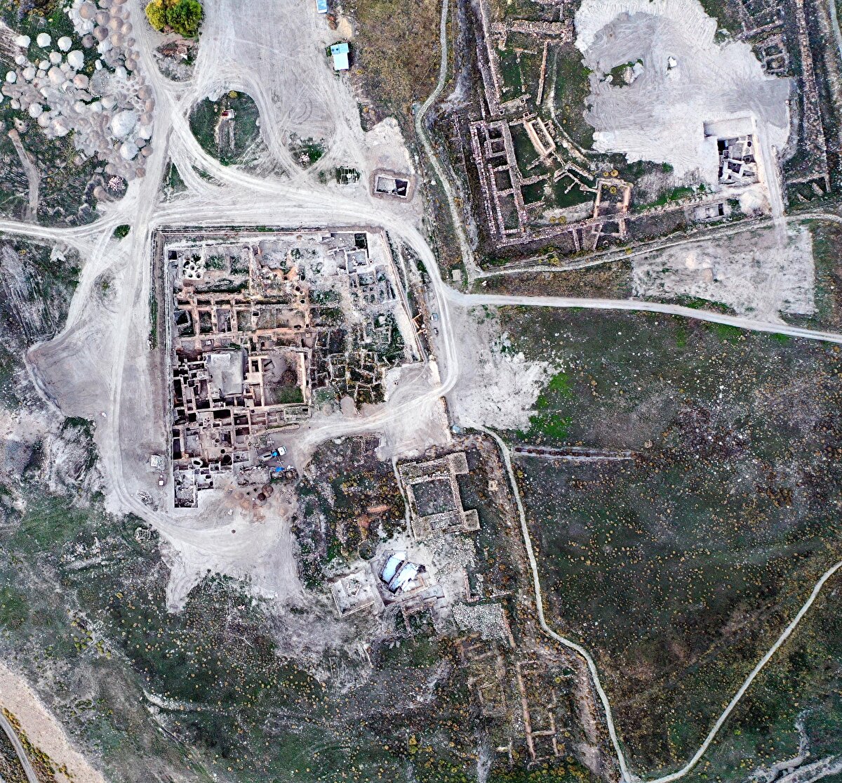 1948 yılından bu yana ören yerinde devam eden kazı, restorasyon ve envanter çalışmaları, Kültepe'yi Türkiye'nin önemli turizm merkezlerin biri haline getiriyor.<br>