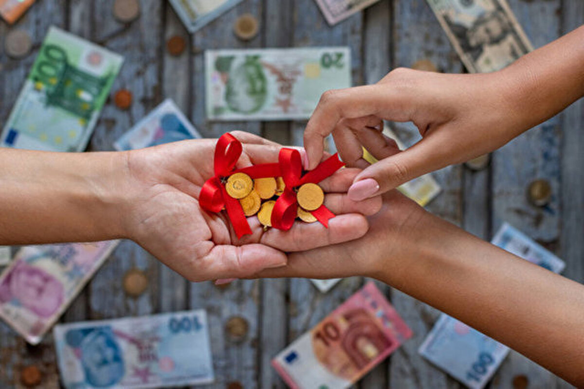 18 Aralık Pazartesi 2023 günü gram altın 1.882 TL'den işlem görürken, çeyrek altın 3.012 TL'den işlem görmeye başladı. İşte, 18 Aralık Pazartesi günü altın fiyatlarında son durum...