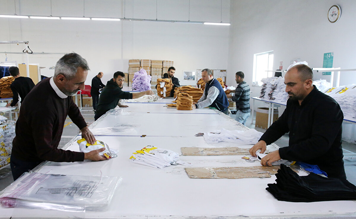 Bitlis merkeze bağlı Kokarsu köyünden 31 yıl önce ailesiyle İstanbul'a giden Demirkıran, burada tekstil fabrikalarında çalıştıktan sonra kendi atölyesini kurdu.