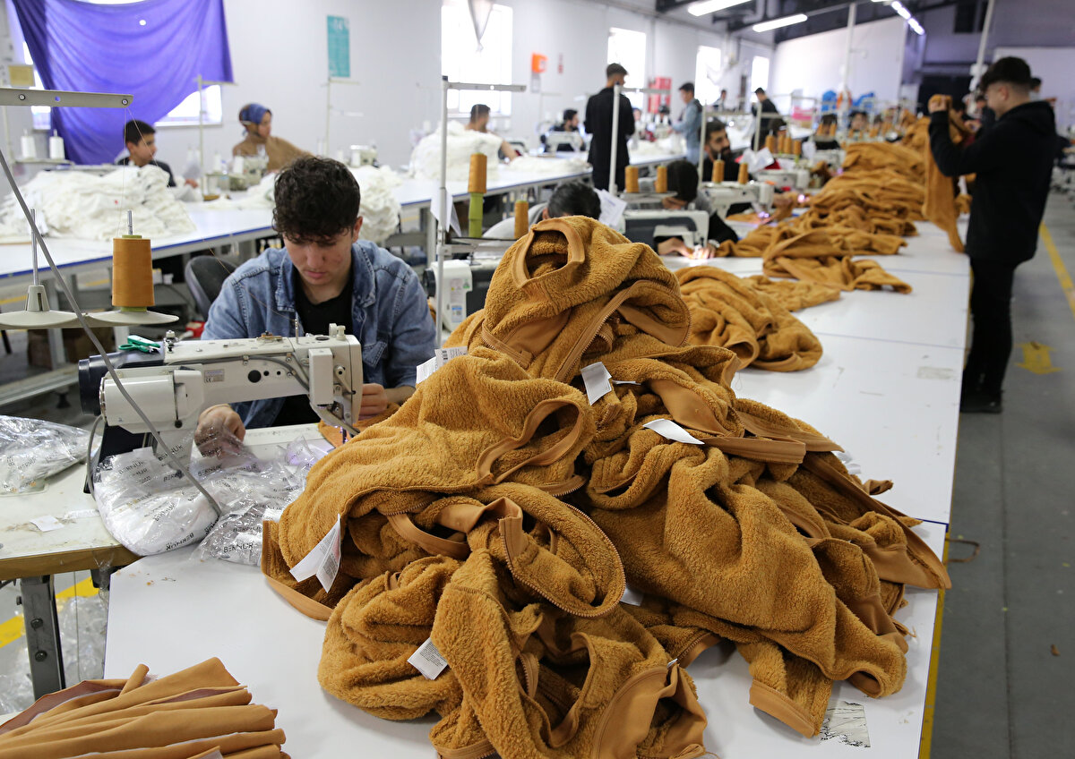 İşçilerden Emrah Arıtürk ise 18 yıl İstanbul'da tekstil fabrikalarında çalıştığını ve 3 yıl önce kente döndüğünü belirtti.