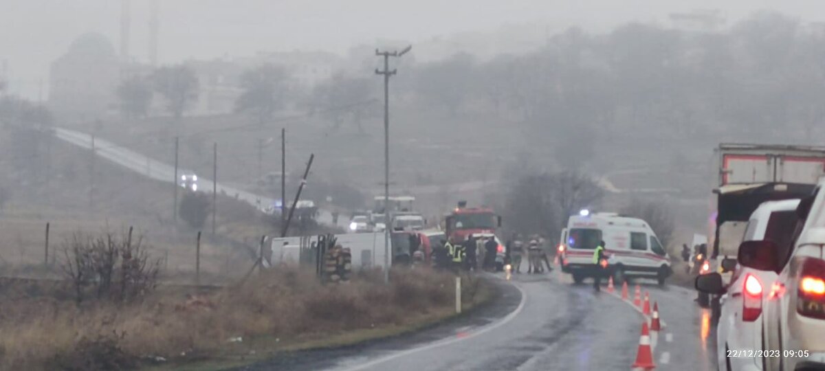 Yaralılar, Ömerli ve Midyat Devlet hastanelerine kaldırılıp tedaviye alındı. Kaza nedeniyle kapanan yolda ulaşım, jandarma ekiplerinin aldığı önlemlerle, bir süre tek şeritten kontrollü olarak devam etti. Kazayla ilgili inceleme başlatıldı.