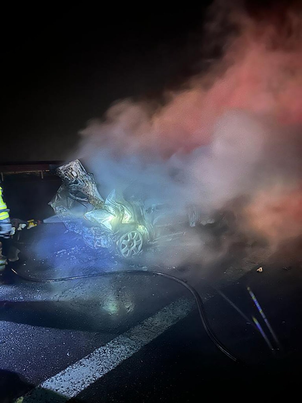 Kazanın ardından Hekimoğlu idaresindeki otomobil alev alırken, ihbar üzerine bölgeye jandarma, polis, itfaiye ve sağlık ekipleri sevk edildi. Kaza yerine gelen sağlık ekipleri yaralılara müdahale ederken, itfaiye ekipleri ise otomobildeki yangını söndürdü. Susurluk Devlet Hastanesi'ne kaldırılan yaralıların hayati tehlikesinin olmadığı öğrenildi. Kazayla ilgili inceleme başlatıldı.