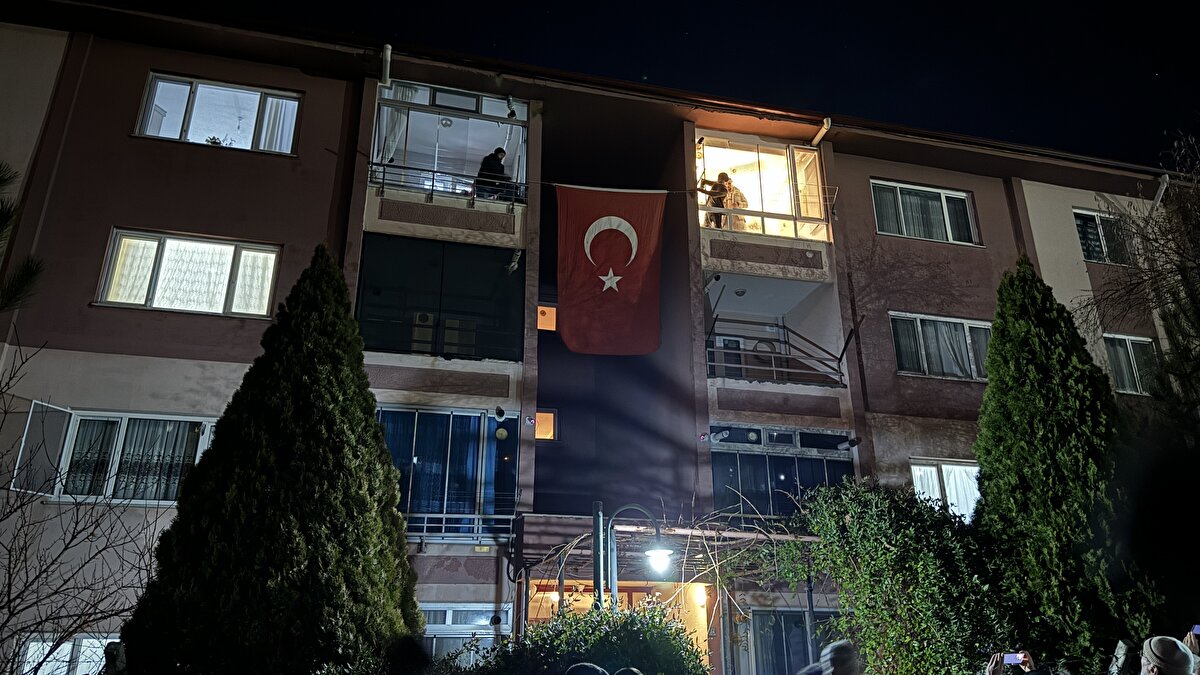   <br>Piyade Sözleşmeli Er Yılmaz'ın Çorum'daki ailesine şehadet haberi verildi.