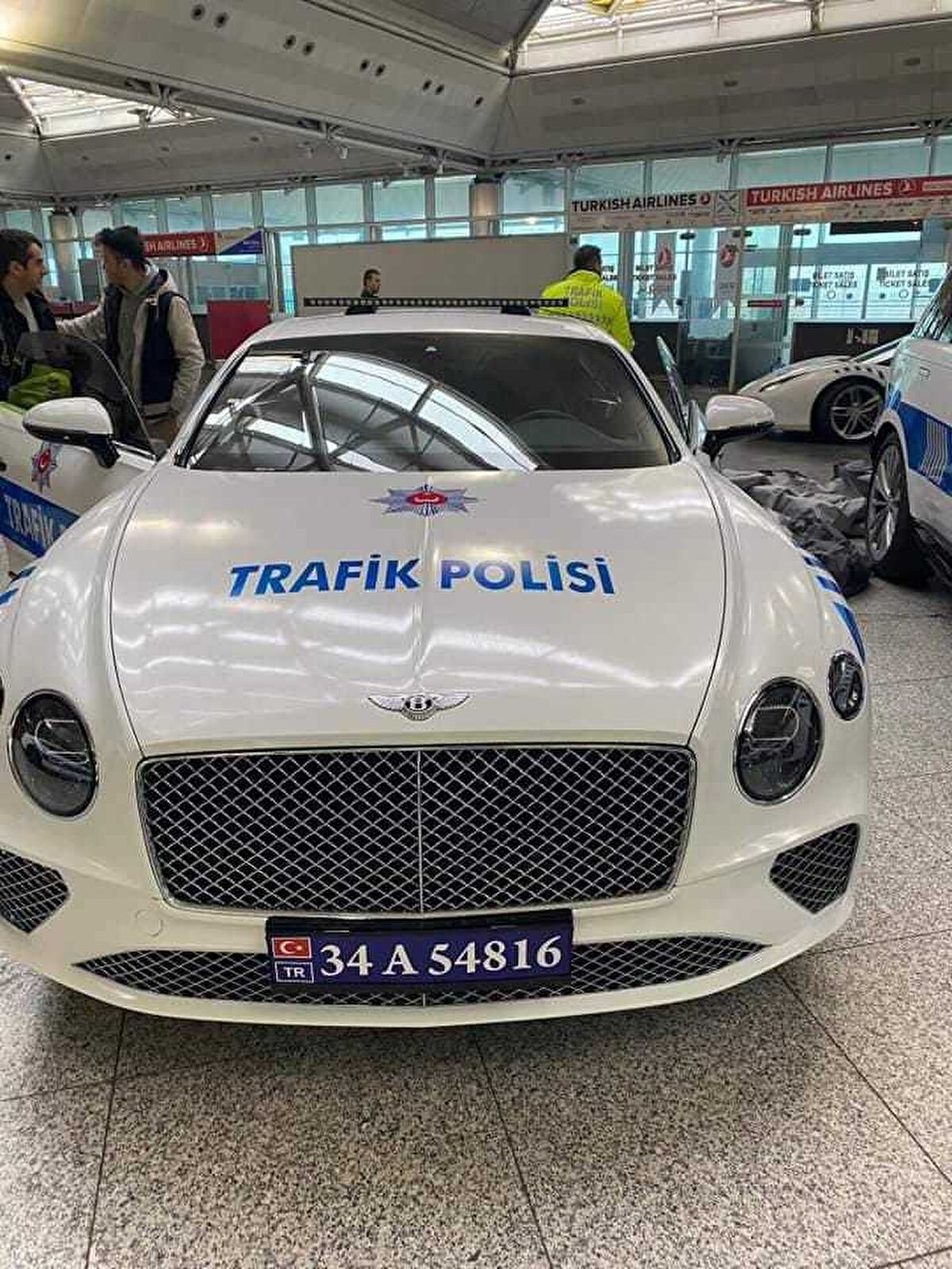 Araçlar gören herkesin dikkatini çekiyor.