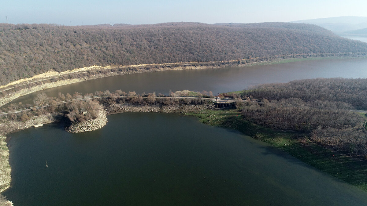 İSKİ verilerine göre, 58 milyon 5 bin metreküp su toplama kapasitesine sahip, ormanlık alanda bulunan Pabuçdere ile 17 milyon 42 bin metreküp kapasiteli Kazandere Barajı'nda su seviyesi kuraklık nedeniyle düşmüştü.